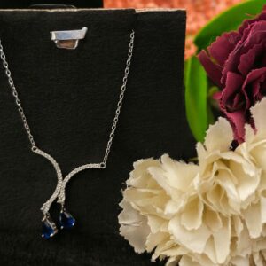 كوليه مودرن فراشة حجر احمر